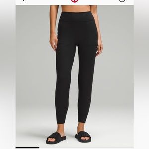 Lululemon high rise joggers size 6
